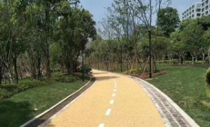 生态素土路面的耐磨性好不好，人流量大的地方能用吗？它的耐候性强不强，适合各种天气吗？