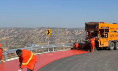 太绝了！彩色手工微表处施工全过程，一天搞定200平，成本才这么点！