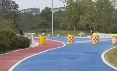 超市停车场水性EAU彩色防滑路面成本预算贵吗